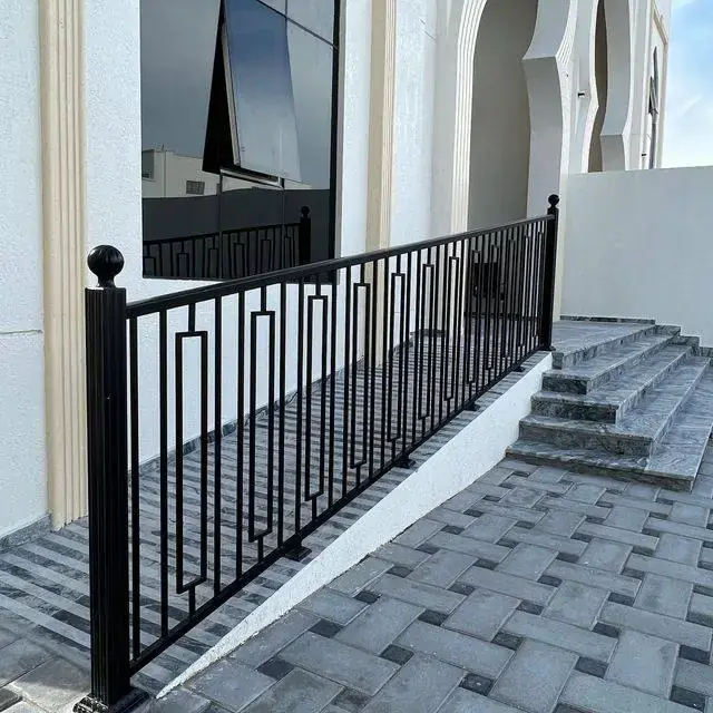 درابزين حديد خارجي هندسي